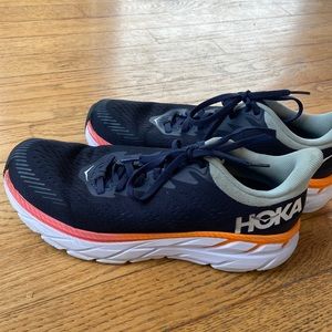 Hoka, size 8 tennis shoes.